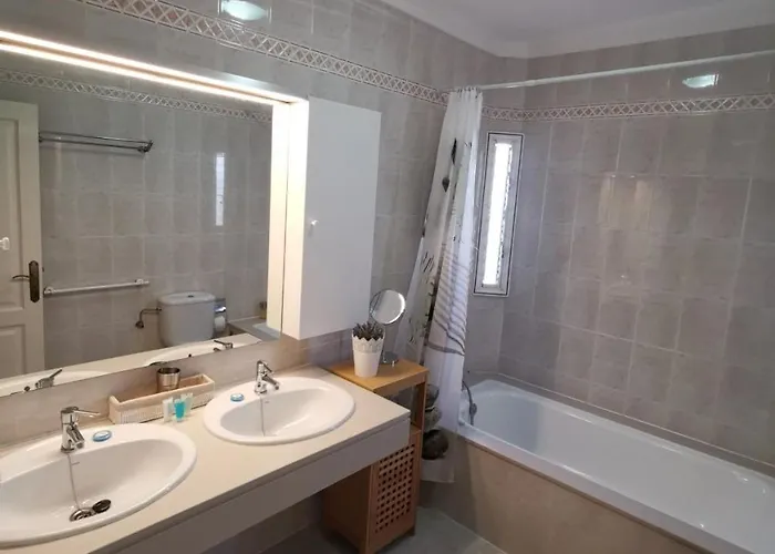 Oliveira By Buenavilla *